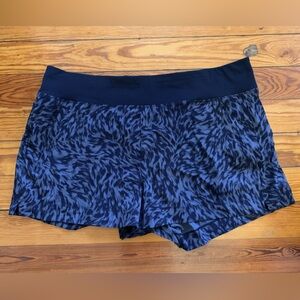 Athleta Trekkie North Printed short size 18